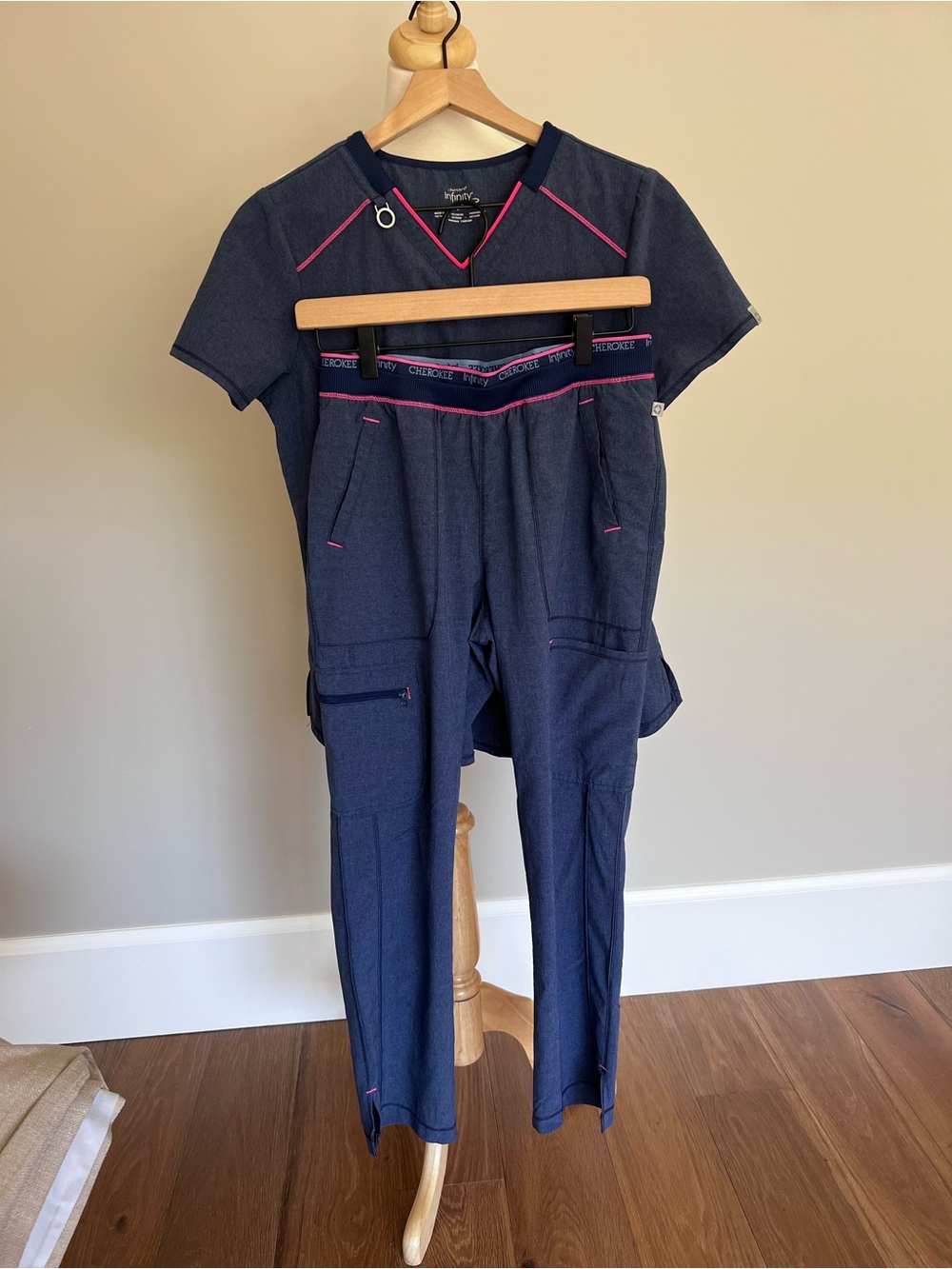 Women’s Petite Cherokee Infinity Navy Scrub Top and pants set in Size Small